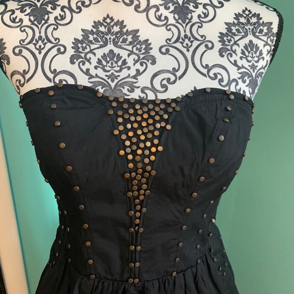 Great little party dress.  Size Medium. - Picture 2 of 6
